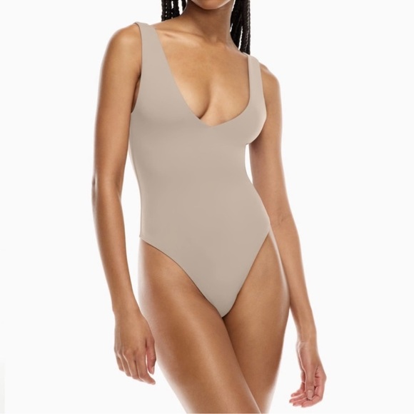 NWT Aritzia Babaton Contour V-Neck Taupe Bodysuit size Small - Picture 1 of 10